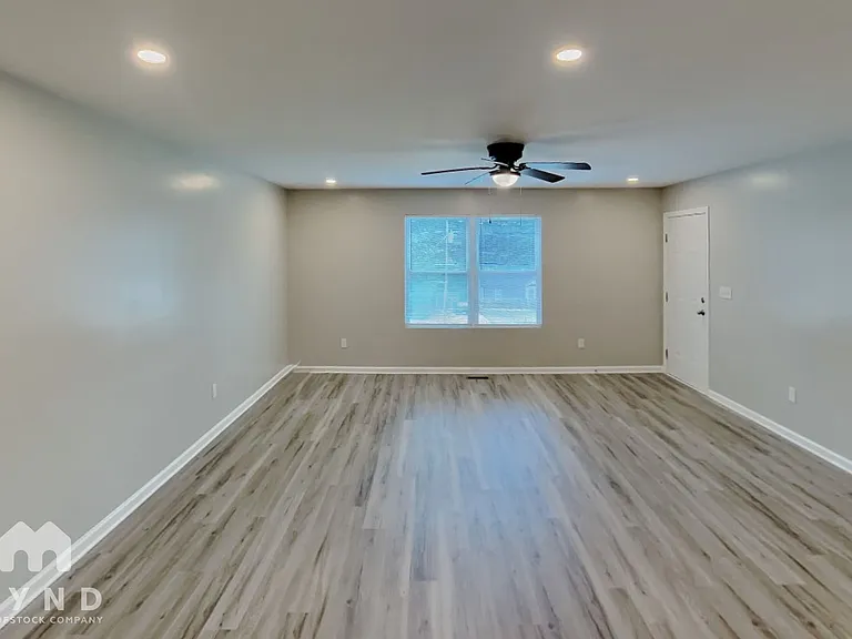 214 Aspen Dr — Photo 4