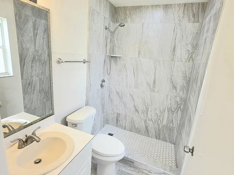 569 E Ridge Cir N — Photo 7