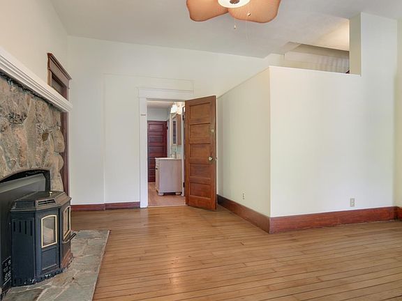 5th image of 322 N 1st St