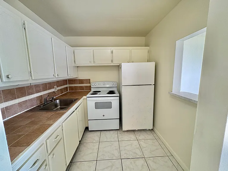179 Berkshire E #I — Photo 3