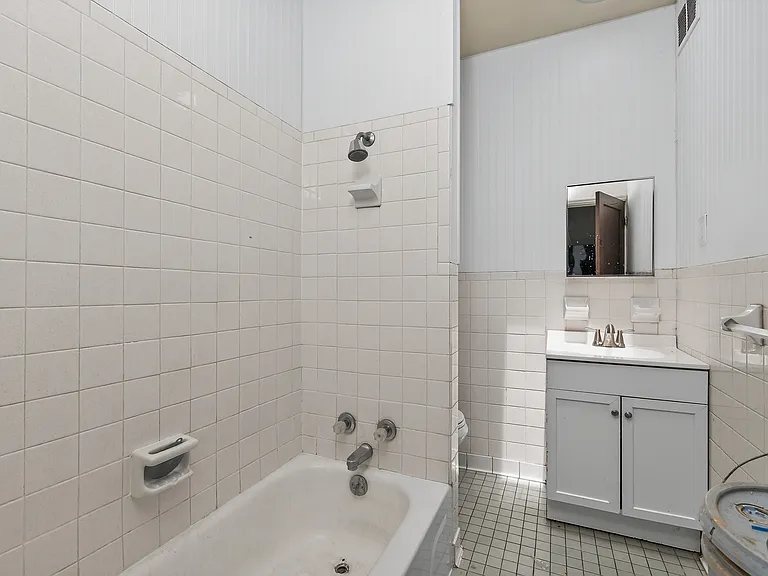 929 Western Ave #2 — Photo 4