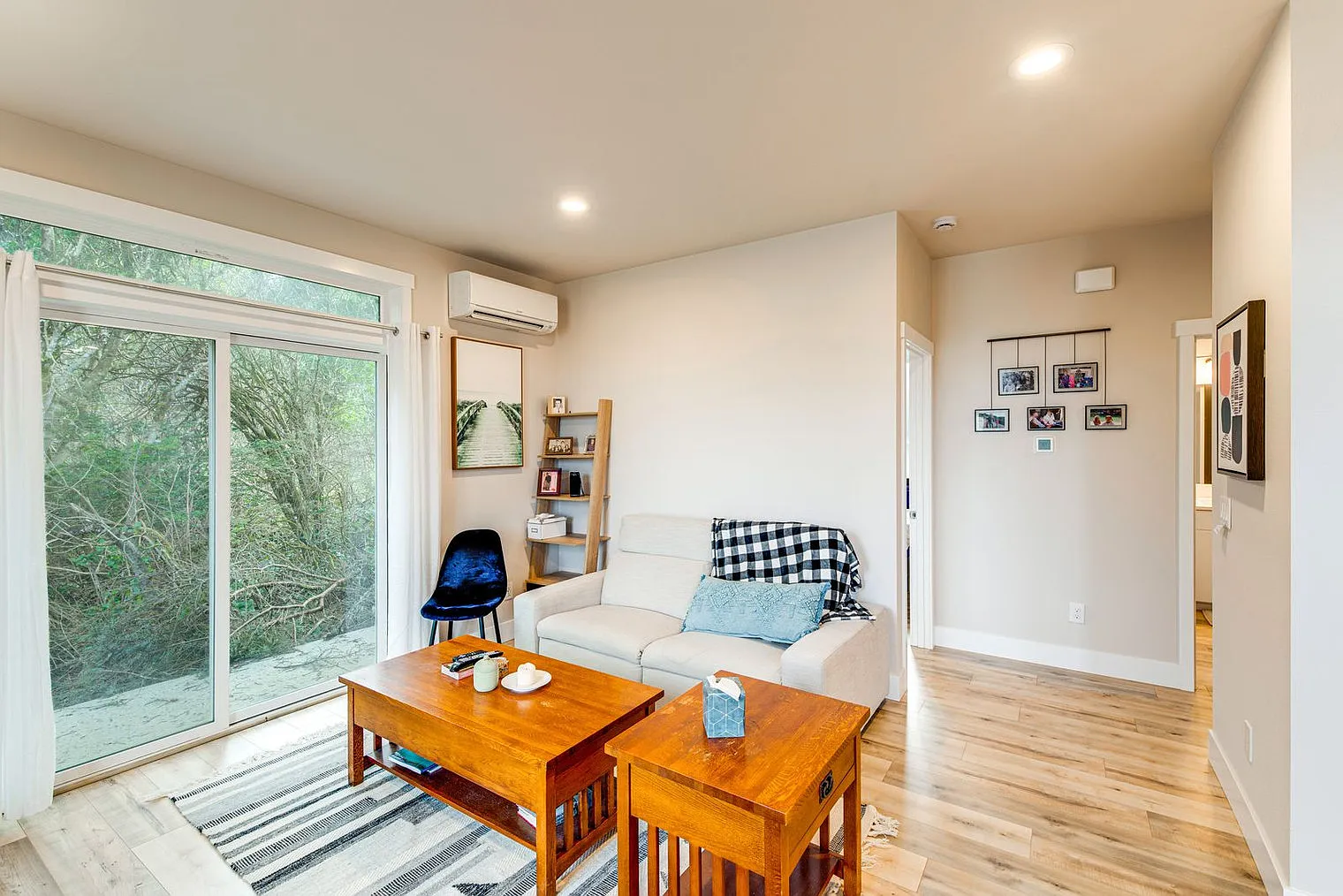 2 bed, 1.0 bath, 871 sqft, $2,336 — Photo 3