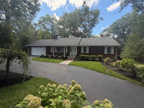 82 Mapleville Rd, Smithfield, RI 02828