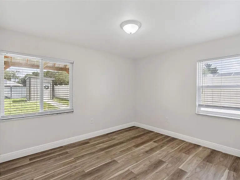 210 E Palm St — Photo 9