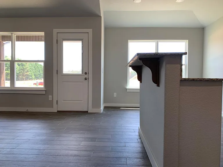 422 Red Robin St — Photo 6