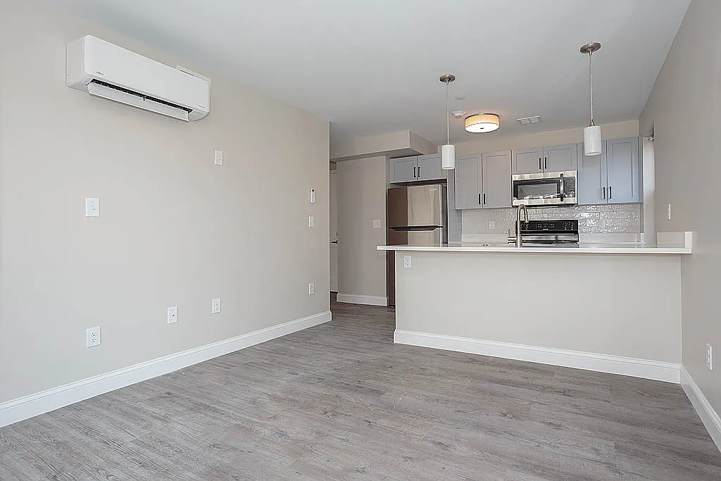 1 bed, 1.0 bath, 500 sqft, $2,450 — Photo 2