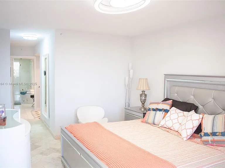 6301 Collins Ave #807 — Photo 19
