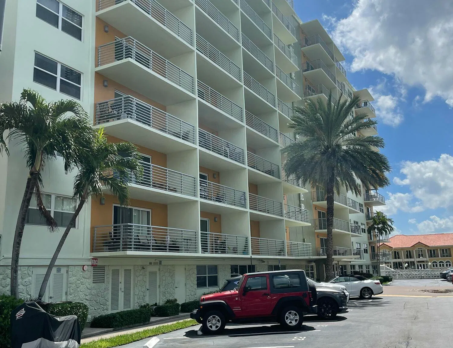 Lauderdale Tower — Photo 3
