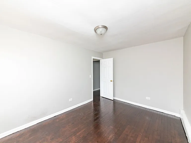 3059 N Kostner Ave #2W — Photo 8