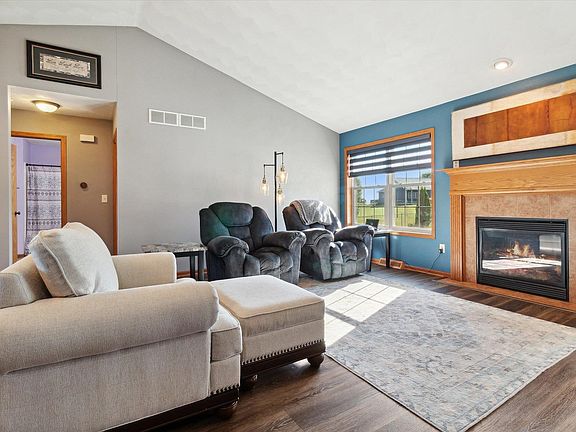 3rd image of 404 Comfortcove St