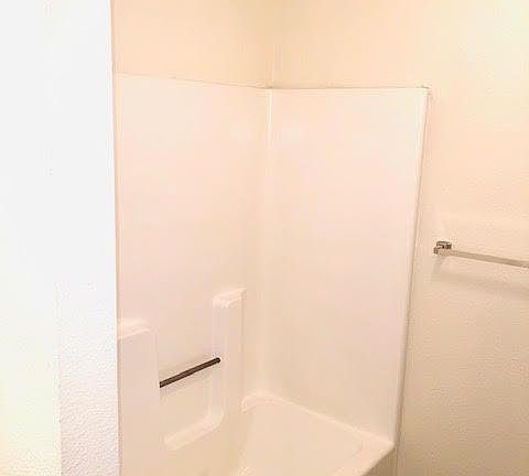 4th image of 1019 N Peach Ave