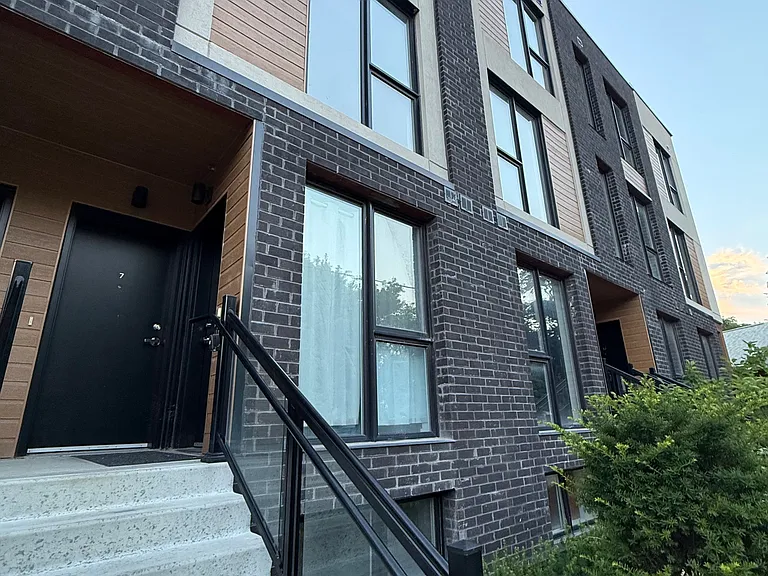 180 Clonmore Dr S #8 — Photo 8
