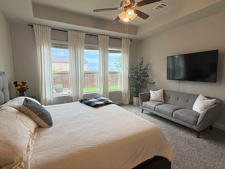 1031 Pitch Pine St — Photo 9