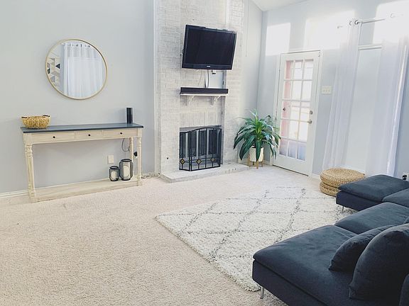 4th image of 3827 Clover Hill Ln