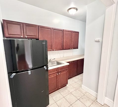 3rd image of 117 S Clinton St #202