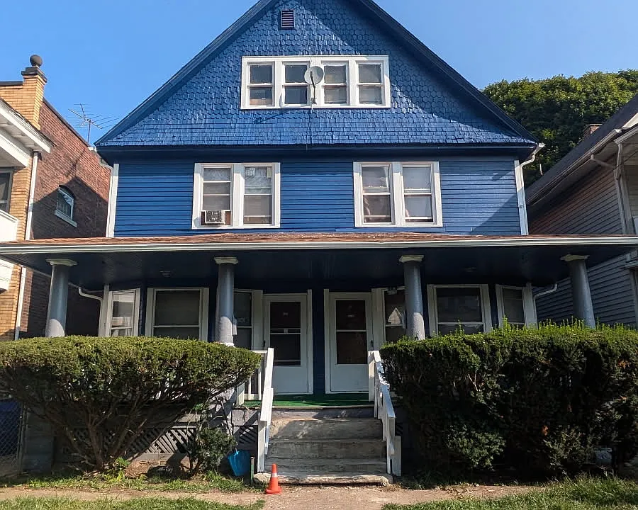 Kempton Ave