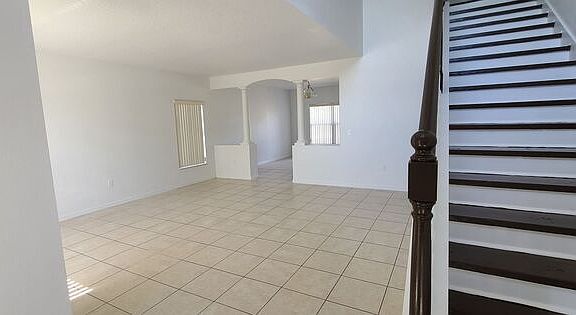 3rd image of 871 Fraser Dr