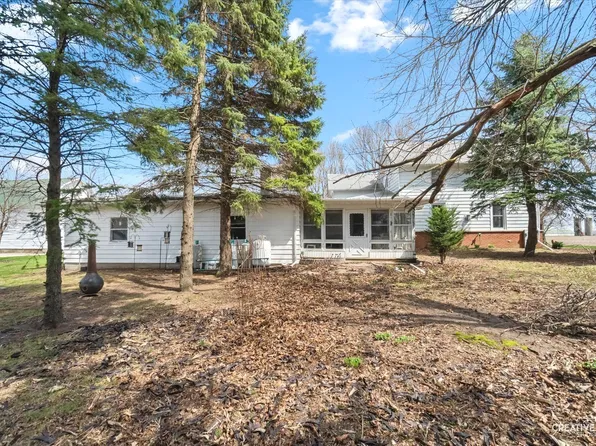 15555 McGirr Rd, Hinckley, IL 60520