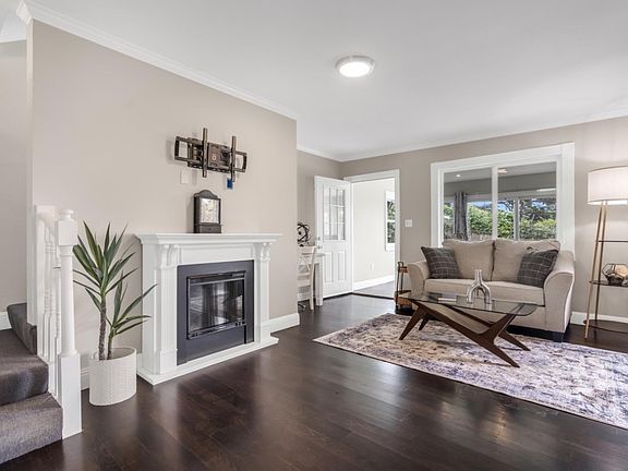 4th image of 326 Channing Way