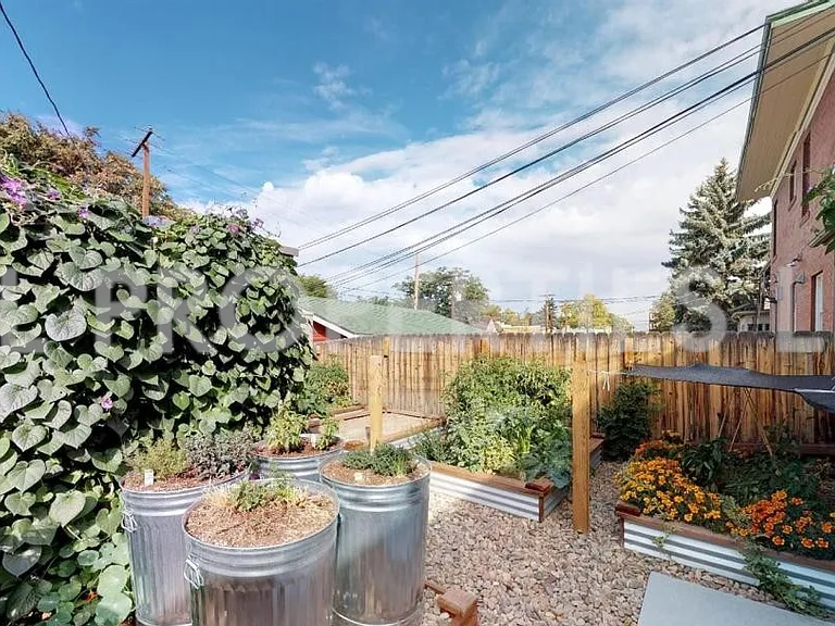 1613 York St — Photo 28