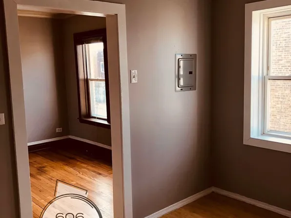 Now Leasing 5218 W. Crystal Studio Garden Apartment | Utilities Included, 5218 W Crystal St, Chicago, IL 60651