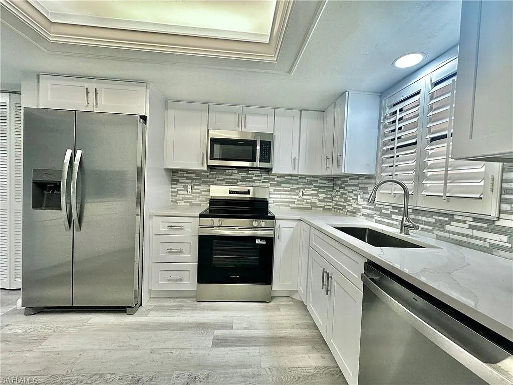2 bed, 2.0 bath, 1118 sqft, $1,800 — Photo 2