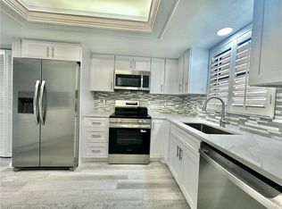 4955 Pepper Cir #B-204, Naples, FL 34113