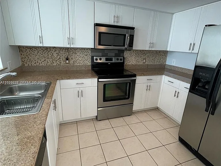 60 NW 37th Ave #400 — Photo 2