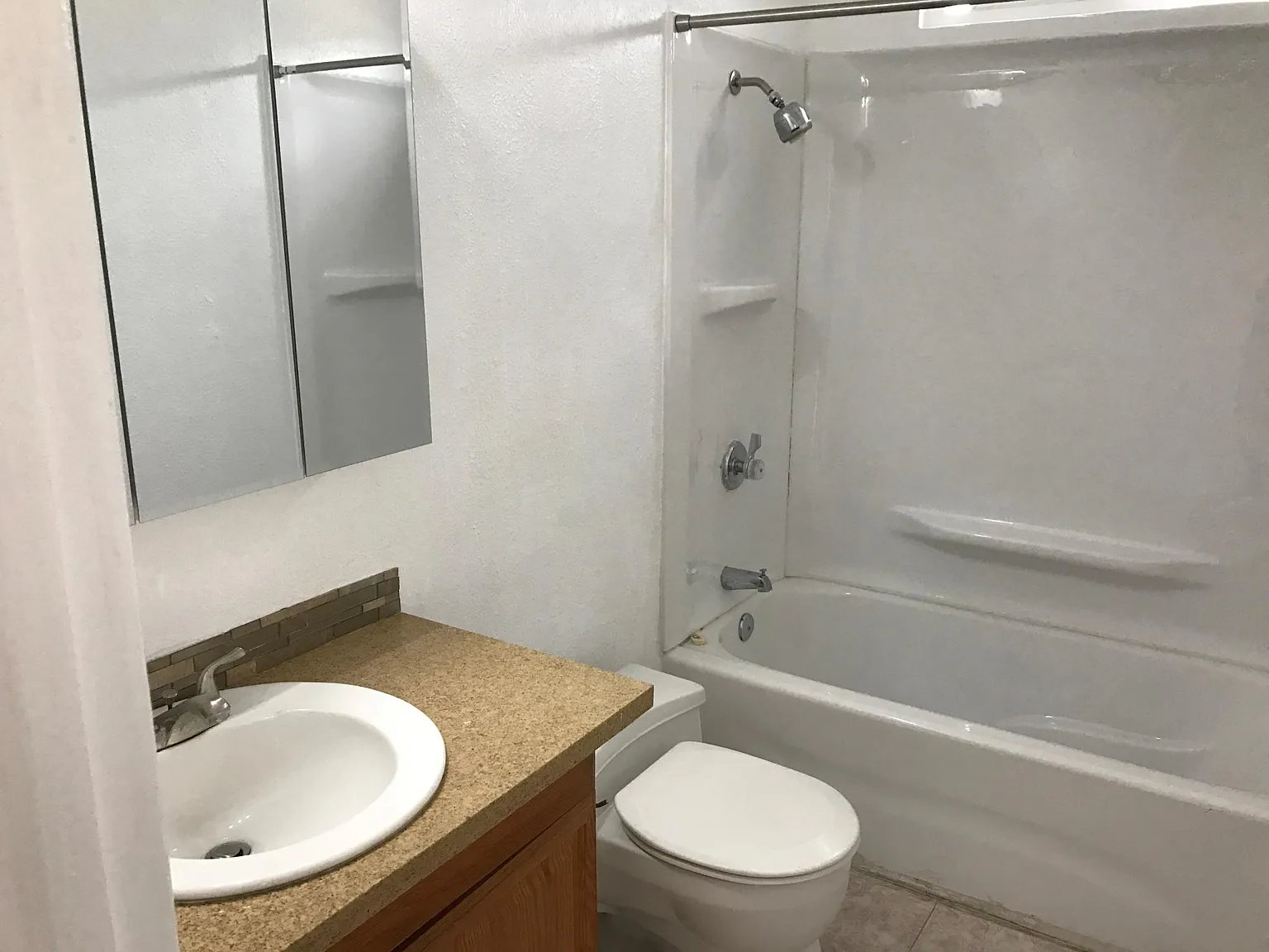 Full bath upstairs