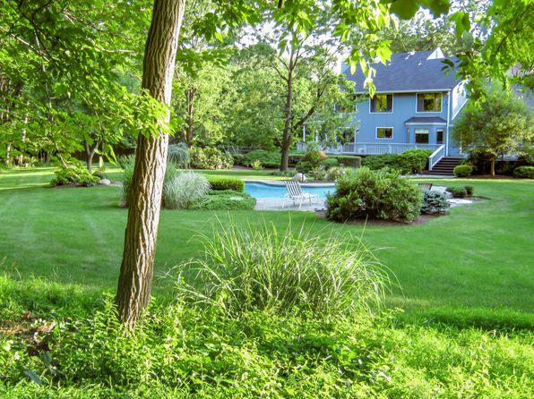 1 Brightfield Ln