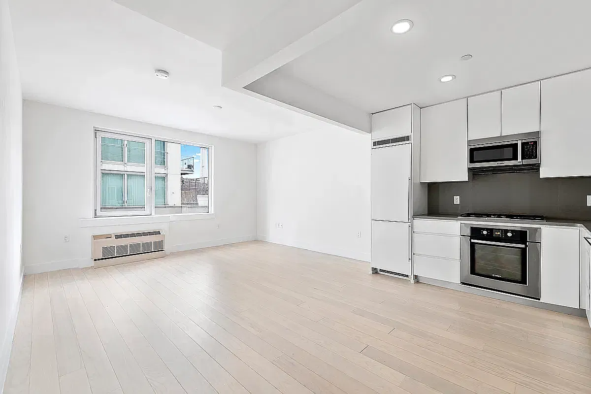 109 Gold St — Photo 1