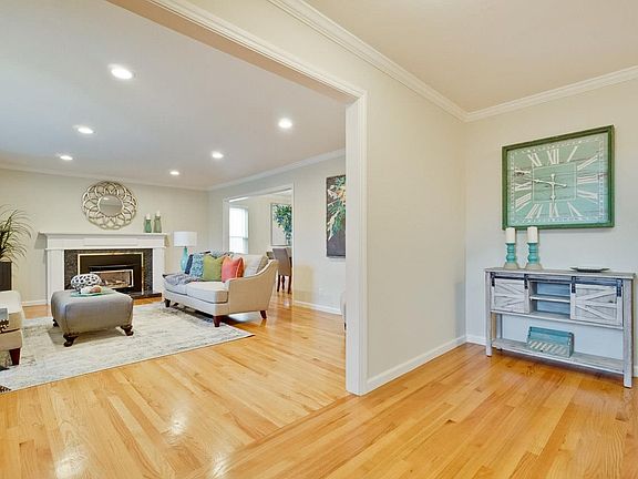 3rd image of 1414 Oak Knoll Dr