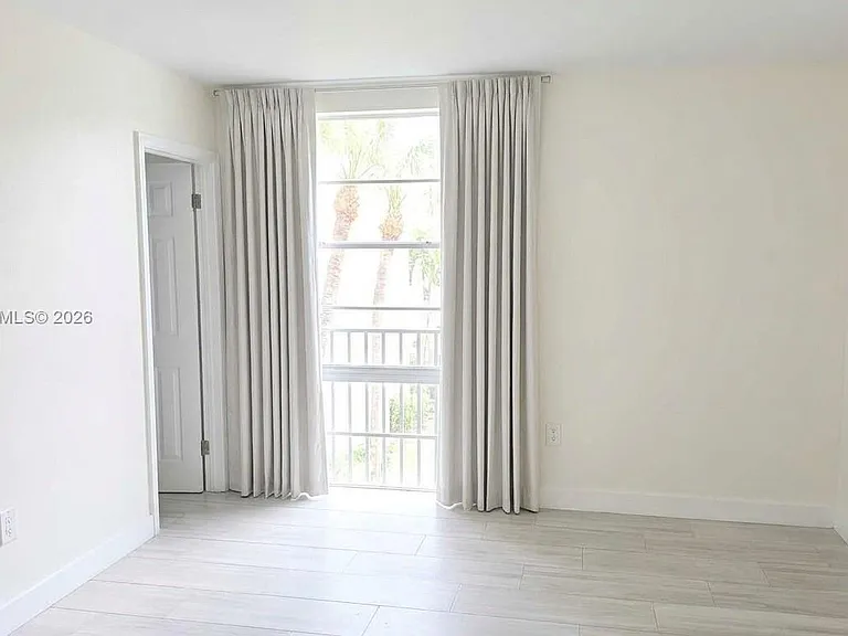6904 N Kendall Dr #F305 — Photo 10