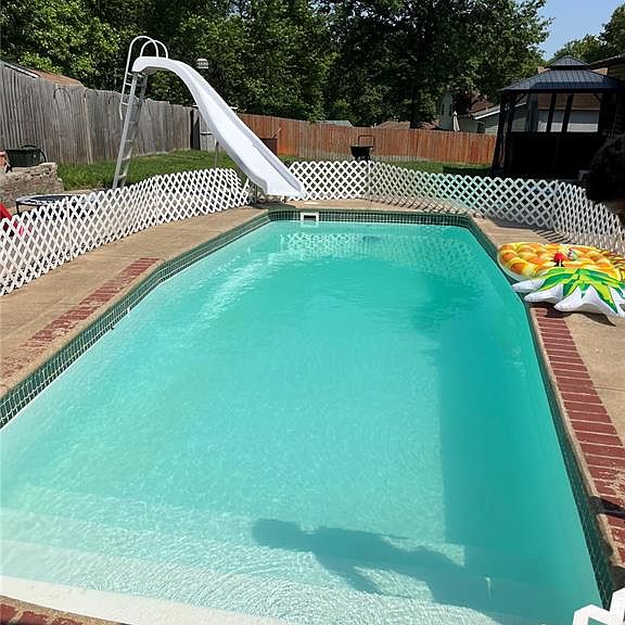 Listing photo 2