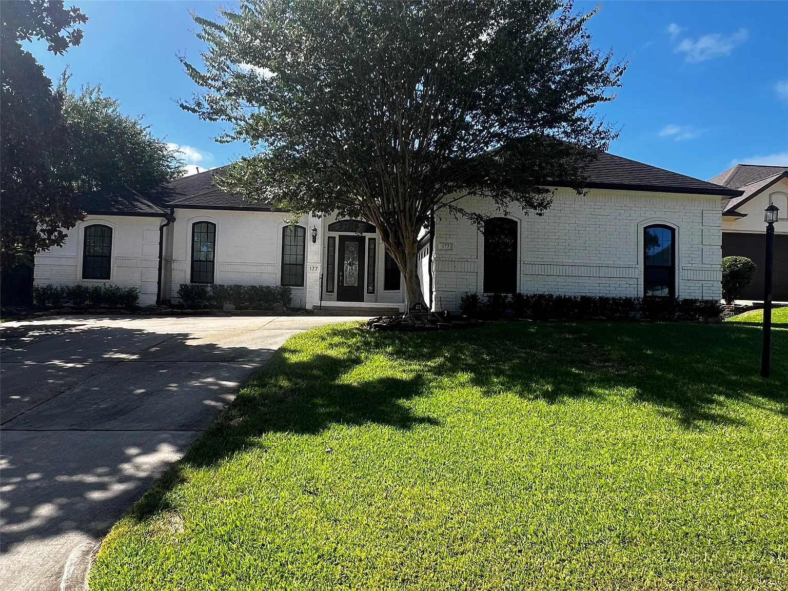 3 bed, 3.0 bath, 2694 sqft, $4,000 — Photo 4