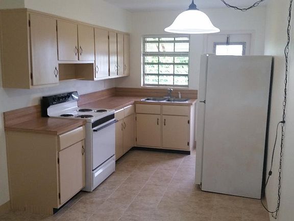 4th image of 871 SE 2nd Ct
