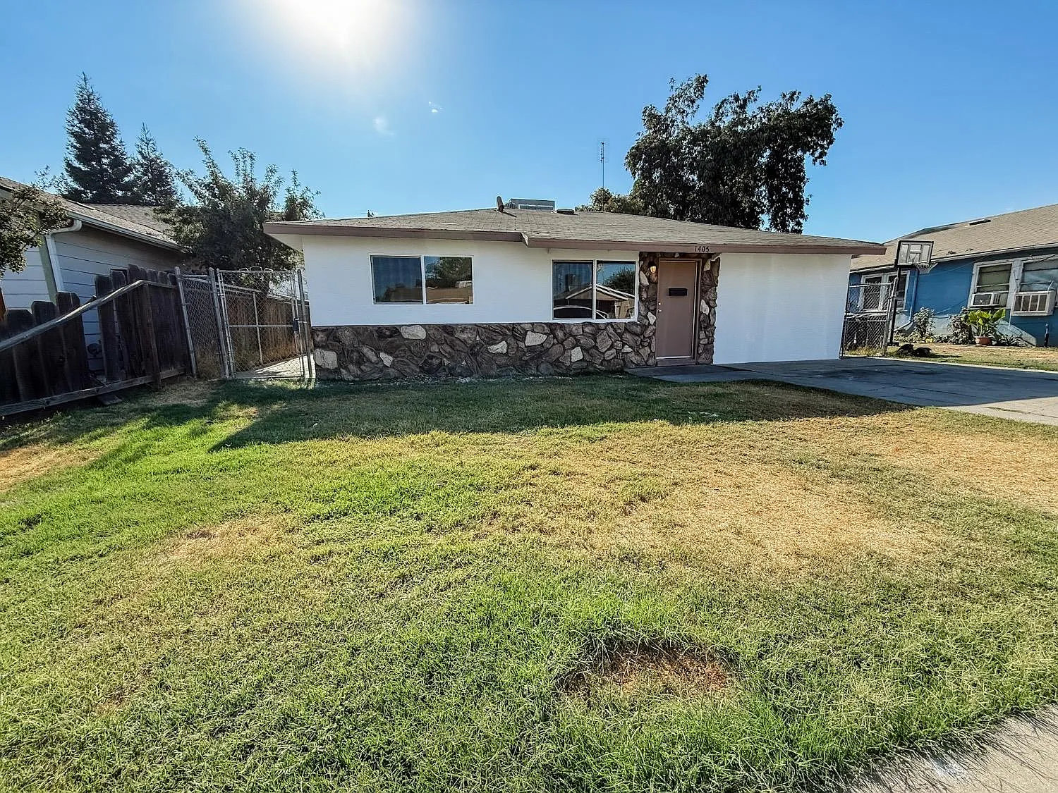1405 Monterey Ave photo 1