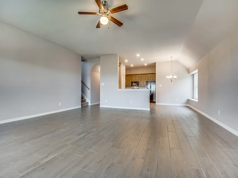 1004 Churchill Dr — Photo 6