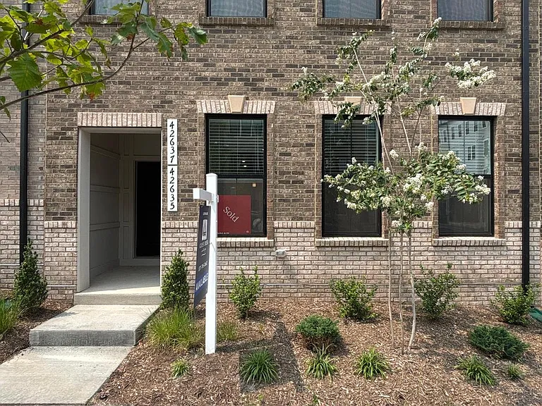 42635 Darala Dr — Photo 1
