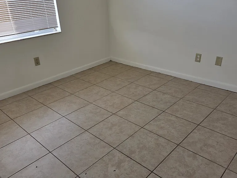3228 Bloomingdale Villas Ct — Photo 6