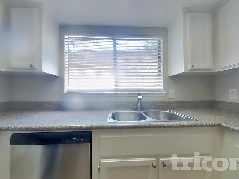 1344 Shaddick Dr — Photo 5