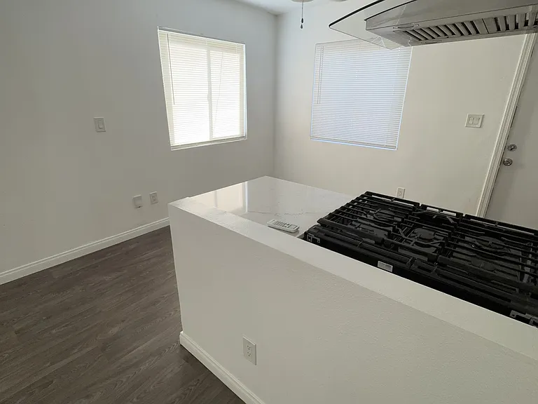 7003 Mount Vernon St — Photo 4