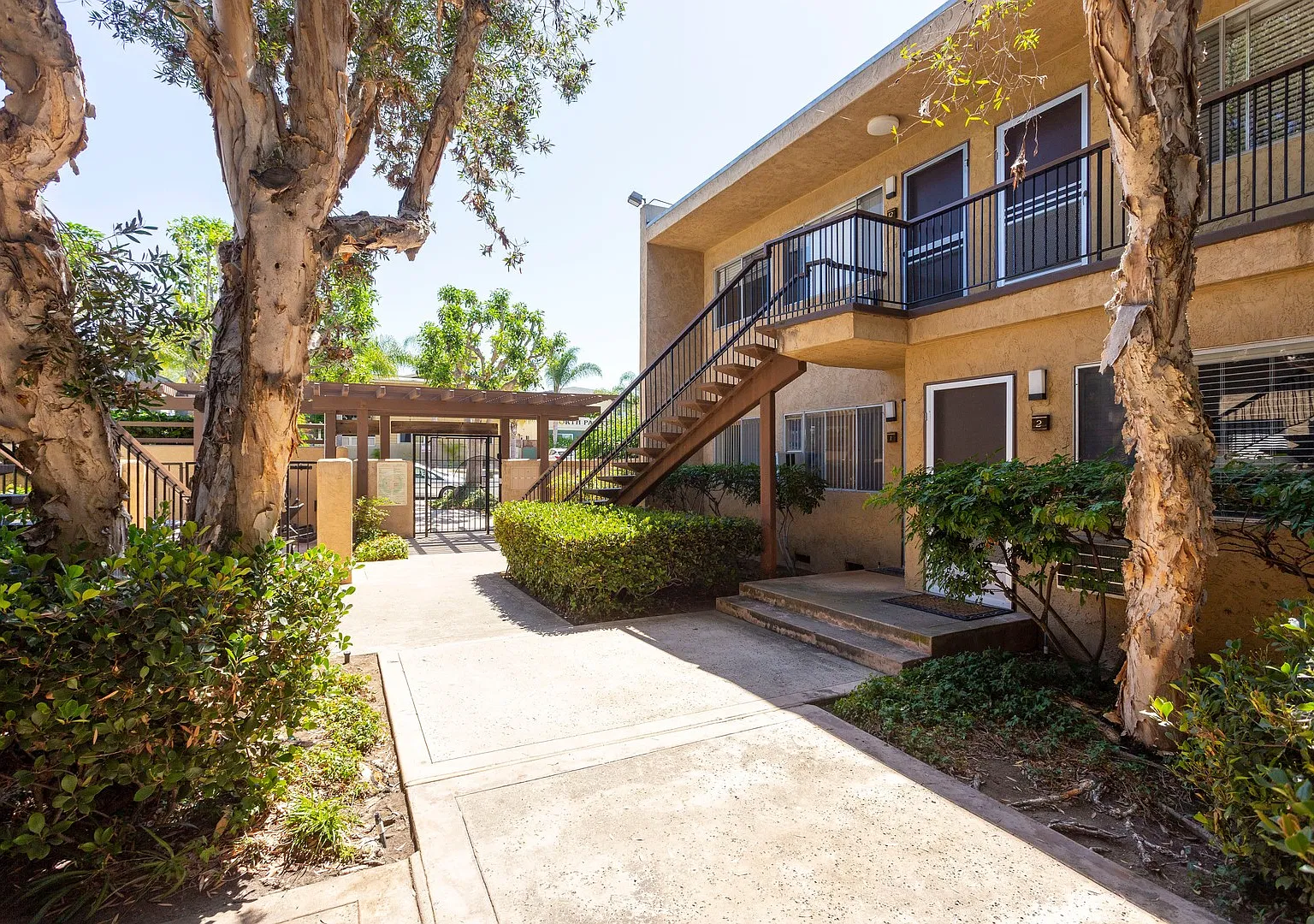 Bel Air Apartments — Photo 3