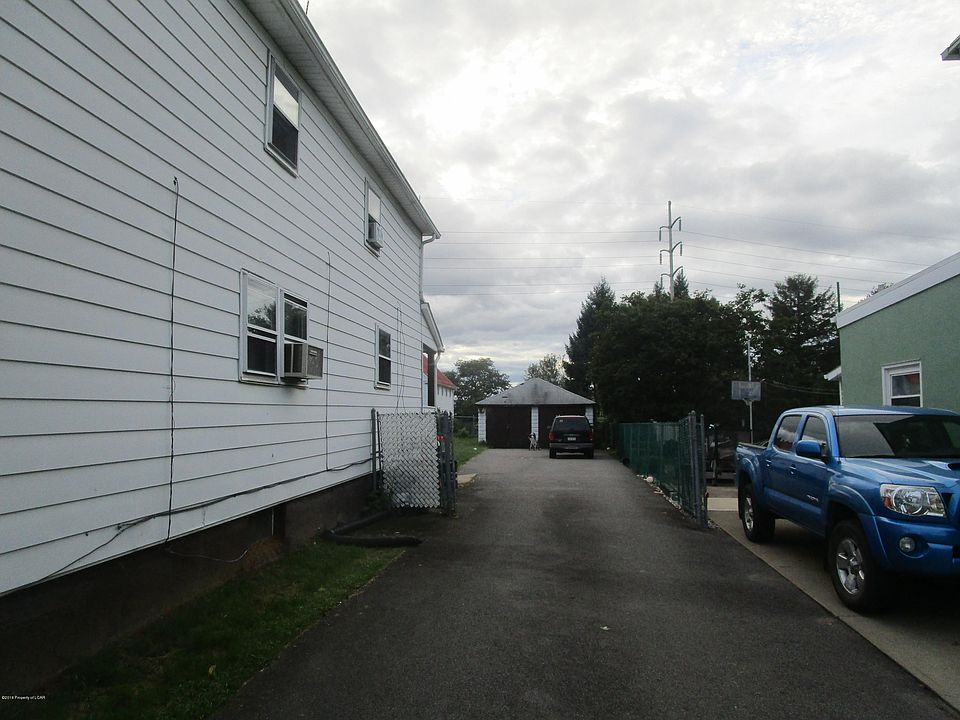 2nd image of 1130 Scott St