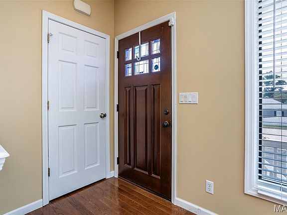 5th image of 127 Collinsville St