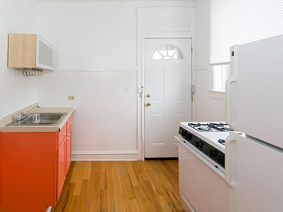 3rd image of 558 W Aldine Ave APT 2N