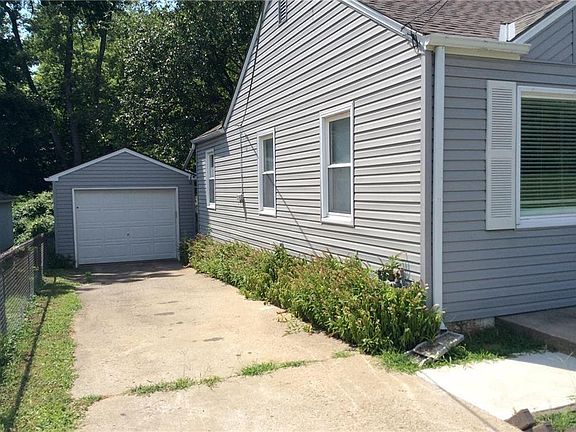 2nd image of 106 N Carlisle St