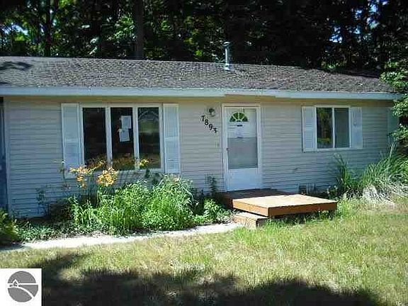 4th image of 7893 Woodside Ct