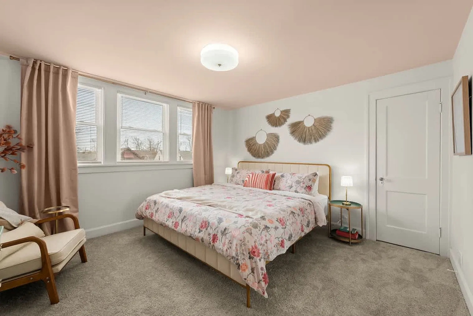 4 bed, 2.0 bath, 1862 sqft, $4,107 — Photo 2