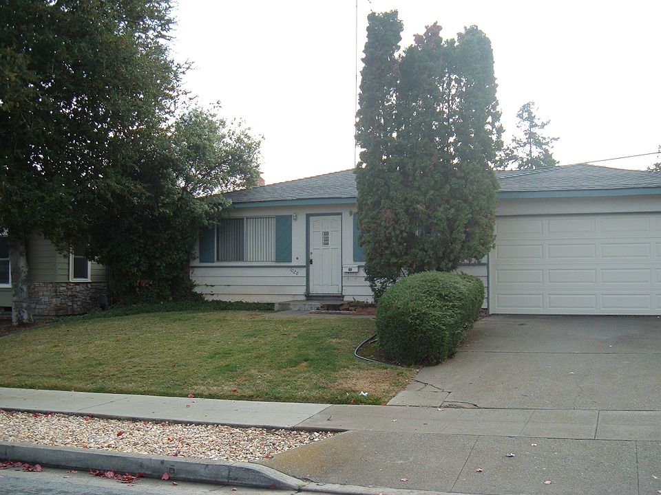1st image of 1028 Connie Dr
